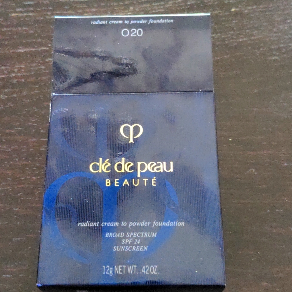 Cle de Peau radiant cream to powder foundation O20